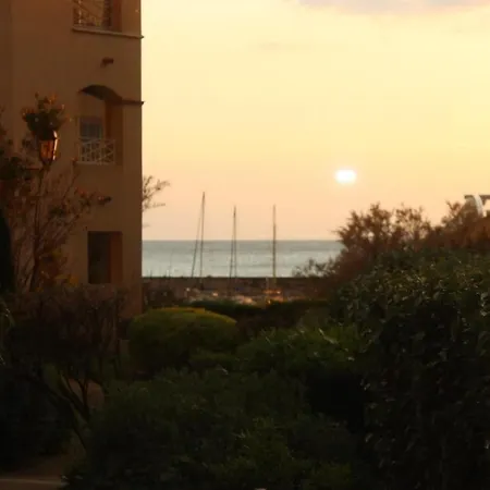 Le Jardin Bleu Agreable T2 Vue Mer, Piscine, Jardin דירה