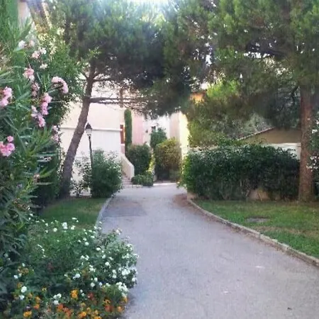 Le Jardin Bleu Agreable T2 Vue Mer, Piscine, Jardin דירה סיס-פור-לה-פלאז'
